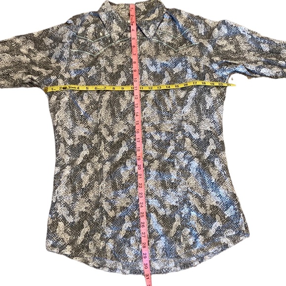 Wrangler Rock 47 Jewel Embossed Long Sleeve Snap Button Shirt Size Large - Picture 9 of 9